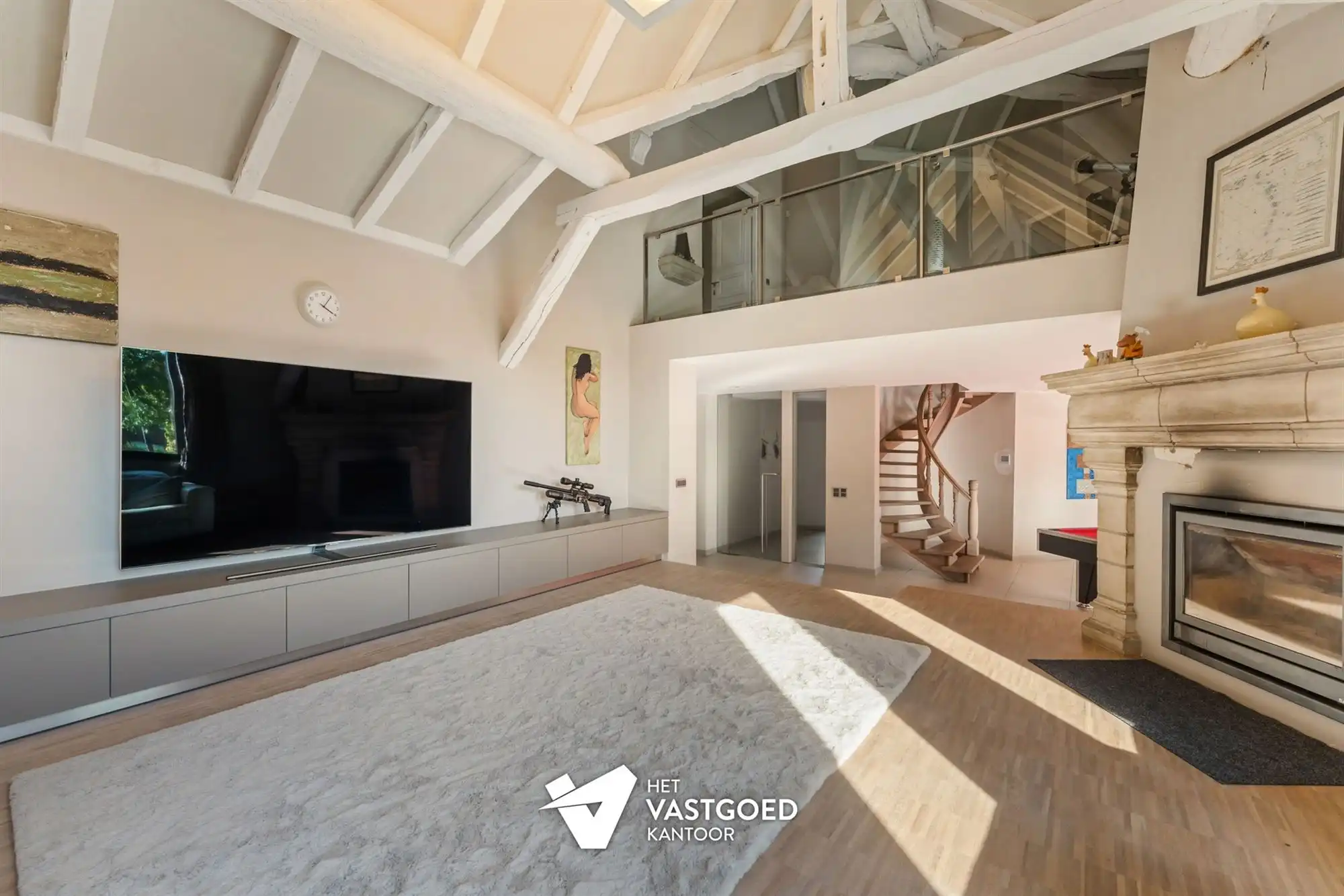 PRACHTIGE AUTHENTIEKE VILLA (585M²) MET BINNENZWEMBAD EN ZWEMVIJVER OP EEN PERCEEL VAN 48A75 TE KERMT foto 5