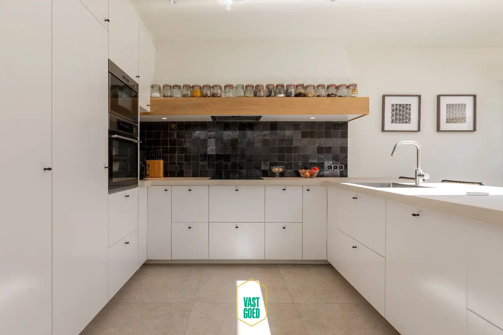 Prachtige, compleet gerenoveerde, zonnige woning met tuin foto 5