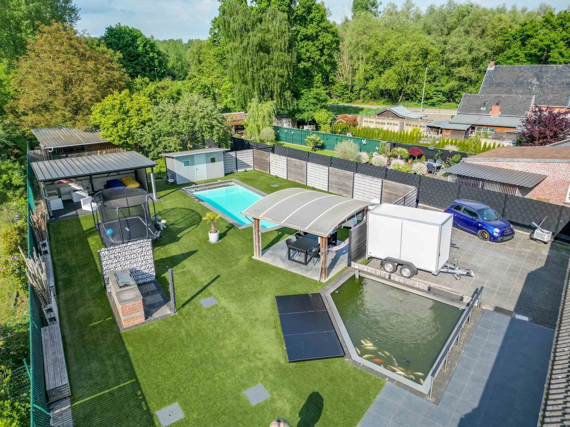 Ruime woning met zwembad op mooi groot perceel foto 44