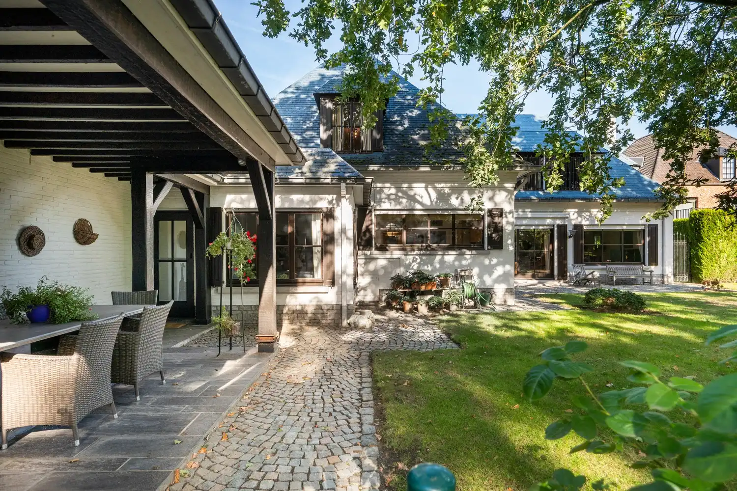 Ruime villa met 5 slpkrs, zwembad en handelsruimte op perceel van 3383m² te Berlaar foto 13