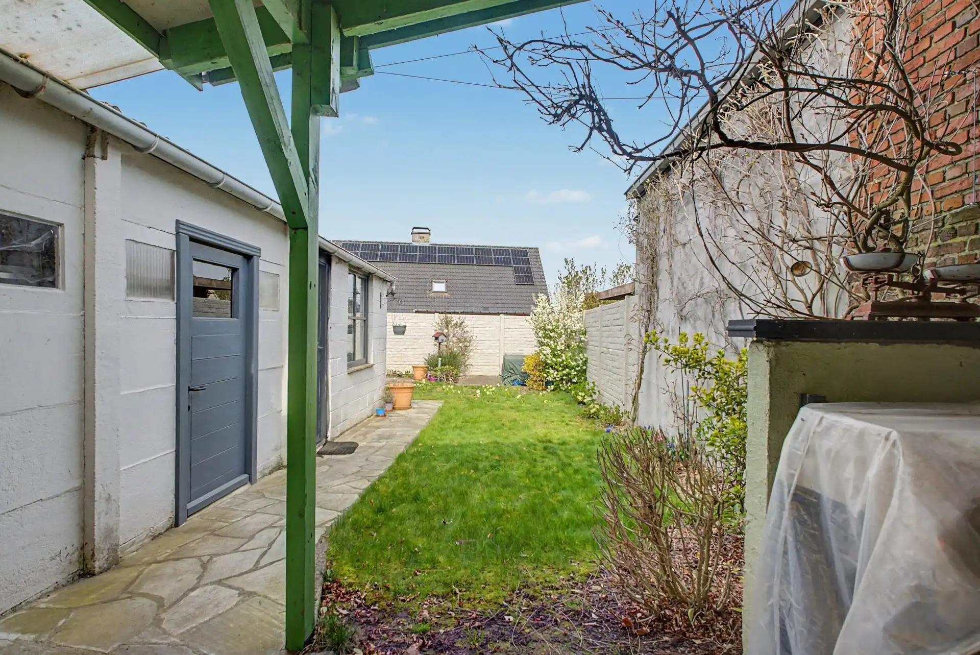 Instapklare halfopen bebouwing met 2 slaapkamers en garage nabij centrum Uitbergen foto 11