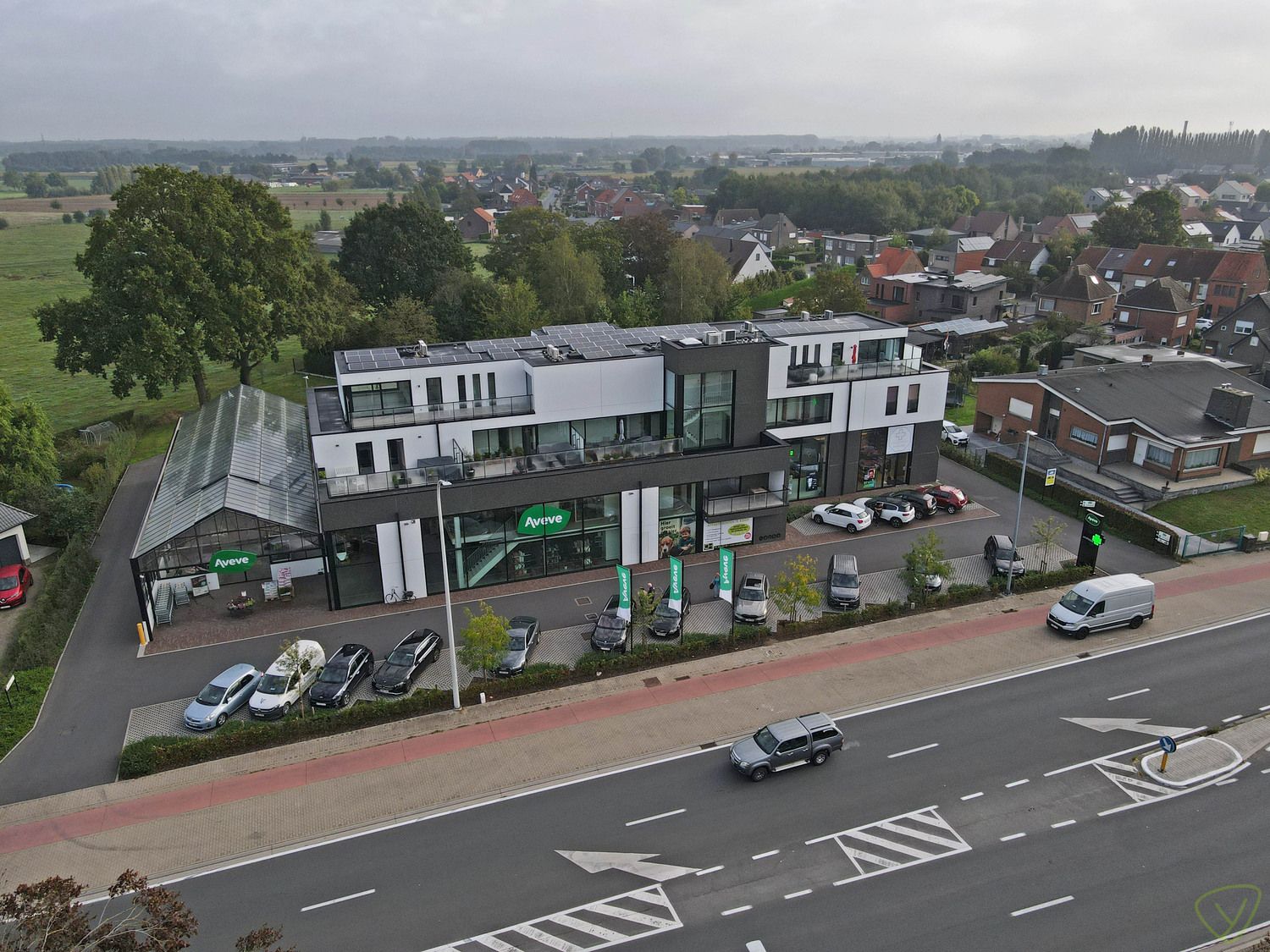 Laatste overdekte parkeerplaatsen in de nieuwbouwresidentie te Waarschoot bij de AVEVE-winkel foto 2