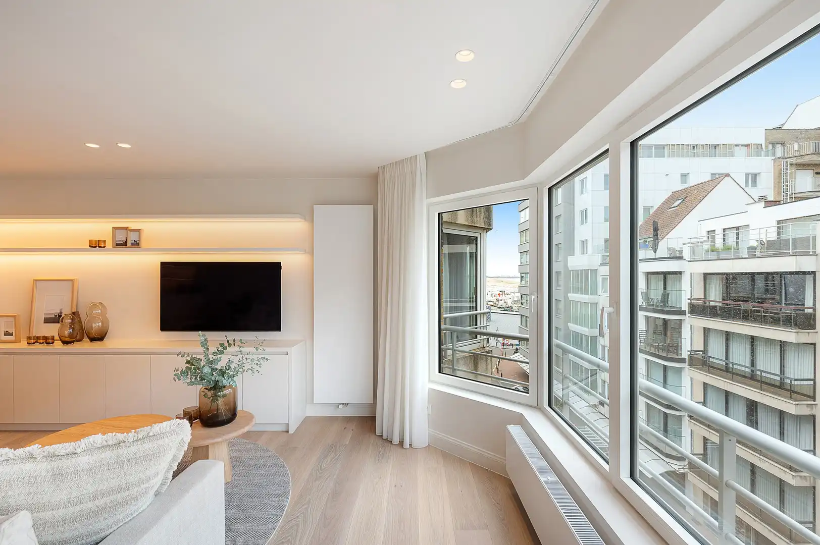 Gerenoveerd appartement met 3 slaapkamers en zijdelings zeezicht. foto 9
