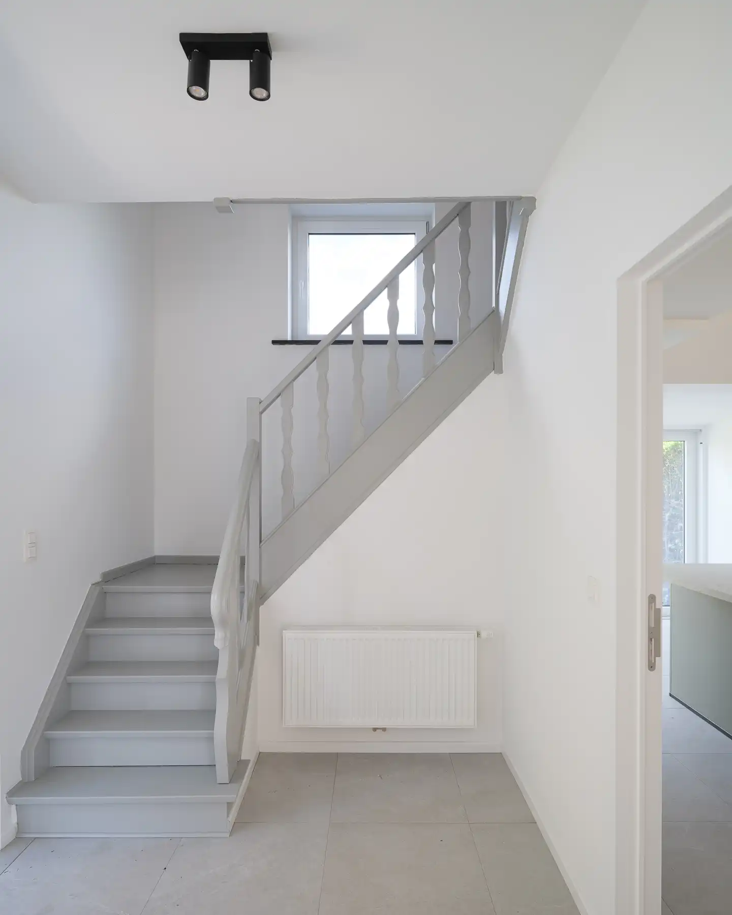 Ruime halfopen bebouwing met tuin foto 12