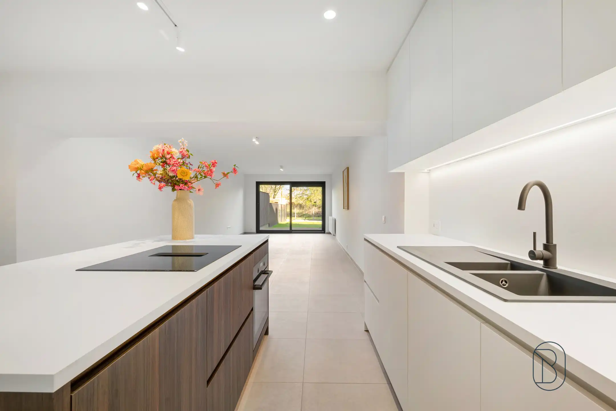 Kwalitatief gerenoveerde woning met tuin, en 3 slk.  foto 4