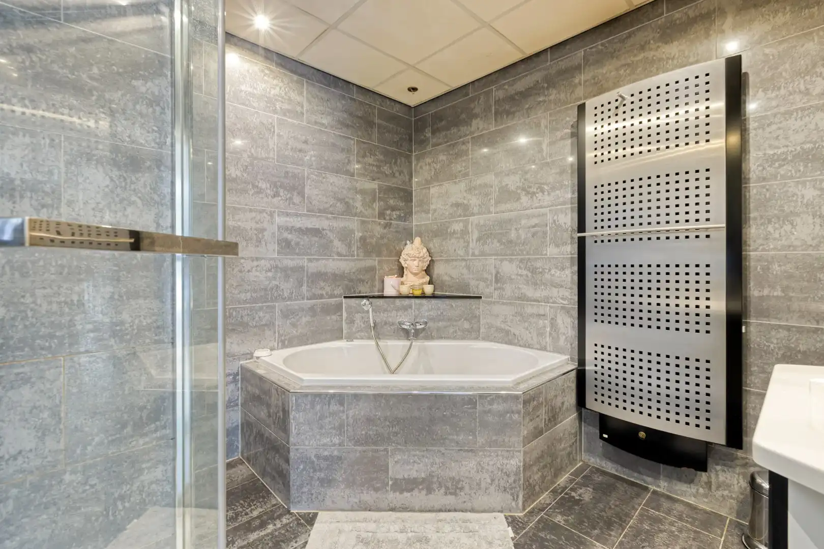 Charmante gezinswoning op ruim perceel foto 27