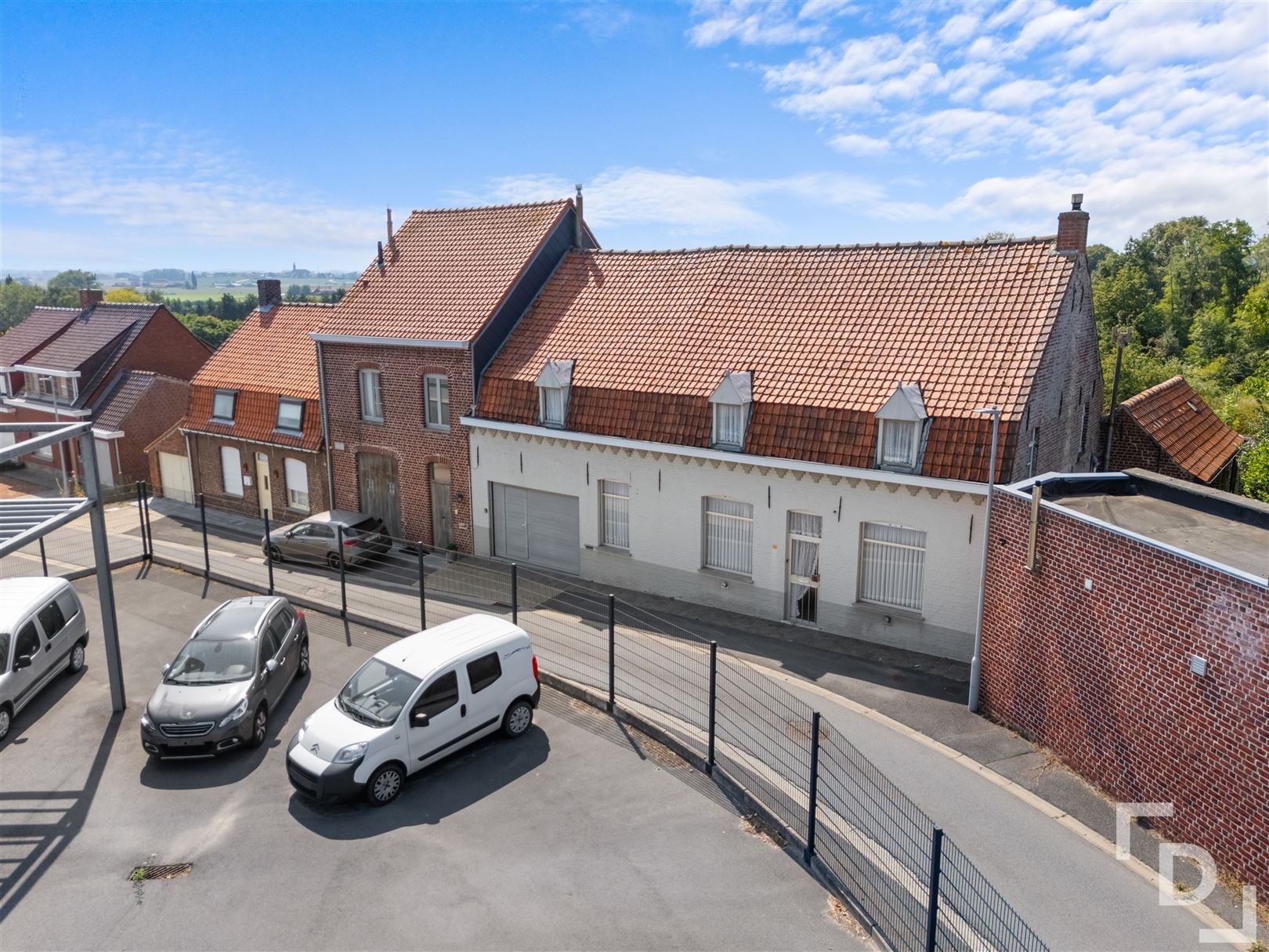 Ruime te renoveren woning te koop in Geluveld. foto 42