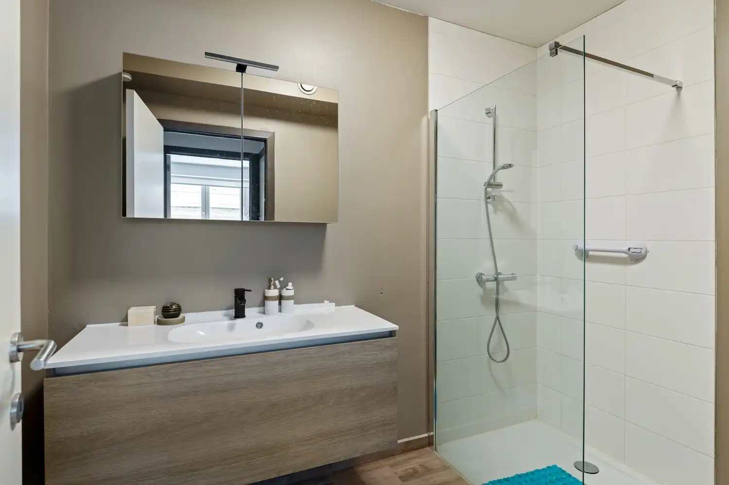 Energiezuinig twee slaapkamer appartement! foto 8