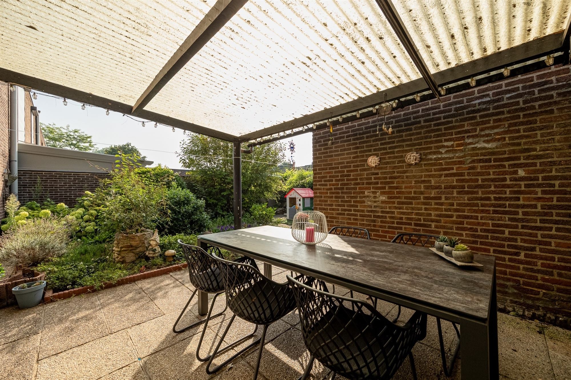 Halfopen gezinswoning met 4 slaapkamers foto 4