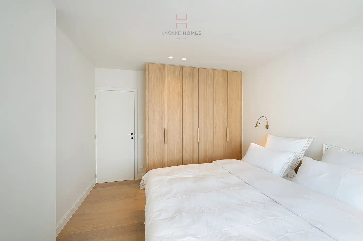 Uitzonderlijk gerenoveerde koppelvilla op topligging in Duinbergen foto 36