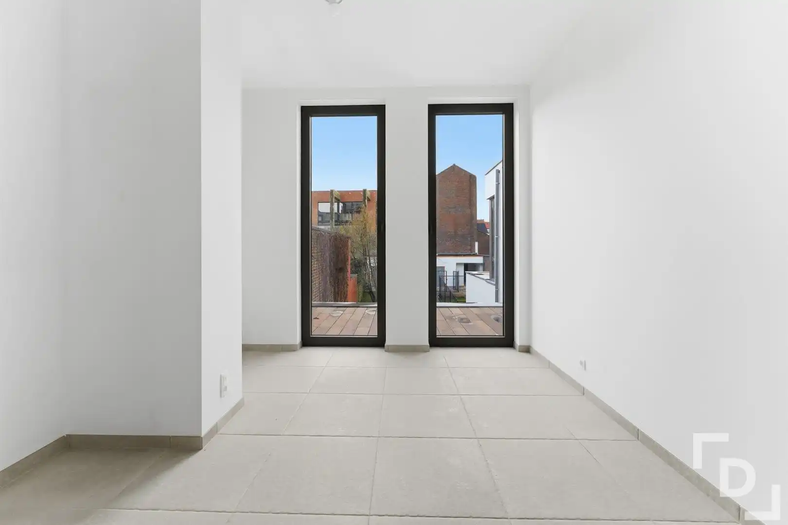 Nieuwbouwappartement met 2 terrassen te koop in centrum Ieper. foto 6