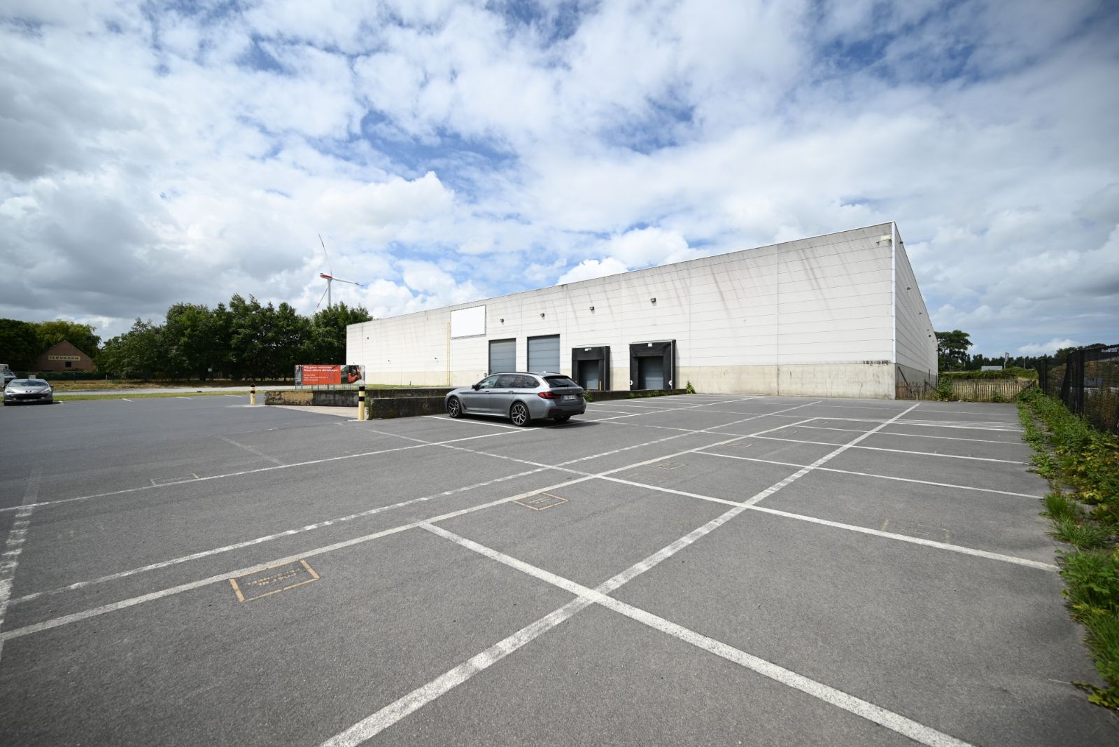 Magazijn van 6.000 m² op een terrein van 10.137 m² foto 3