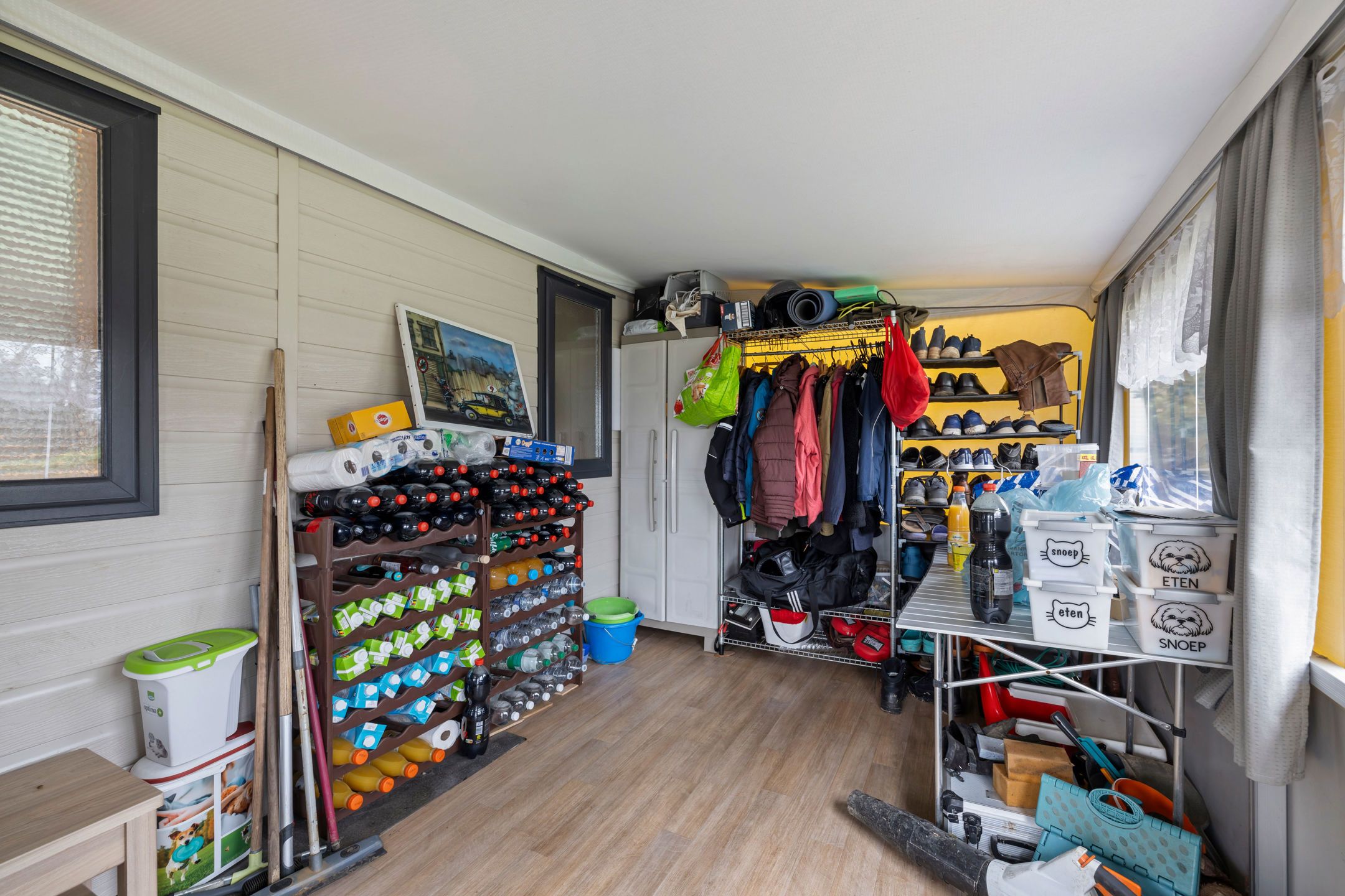 gezellige vaste caravan te midden van de natuur foto 18