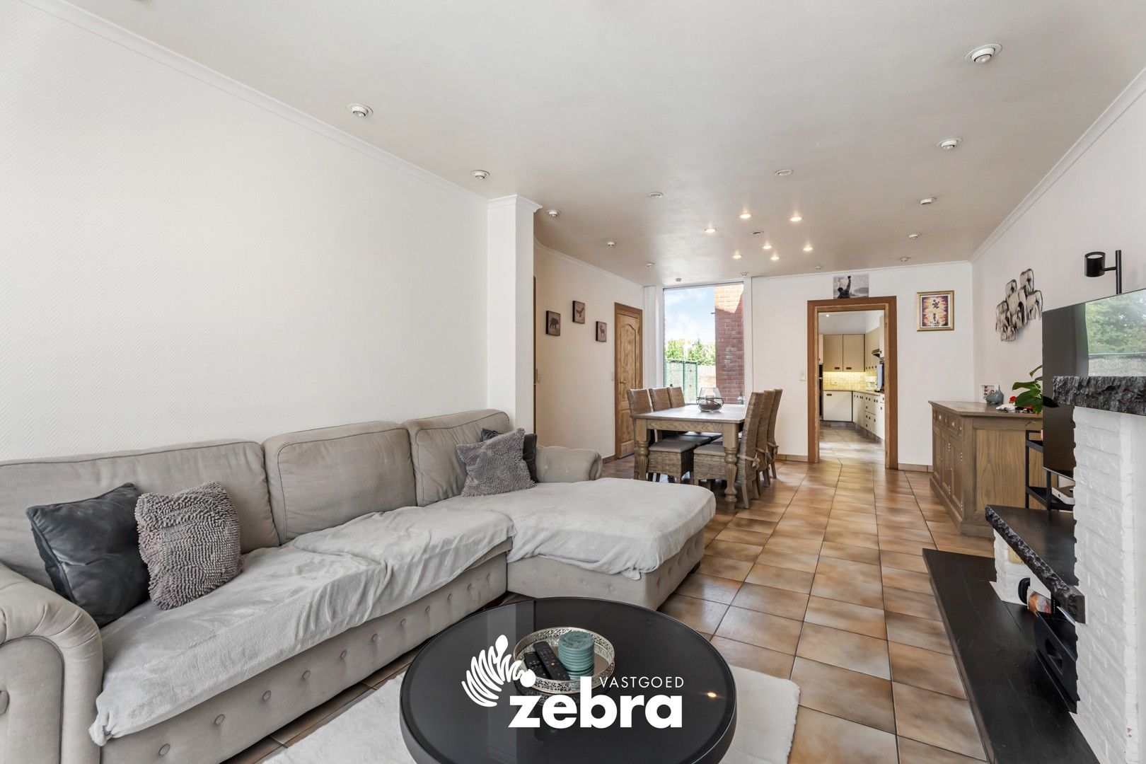 Instapklare woning met grote garage en 3 volwaardige slaapkamers! foto 4