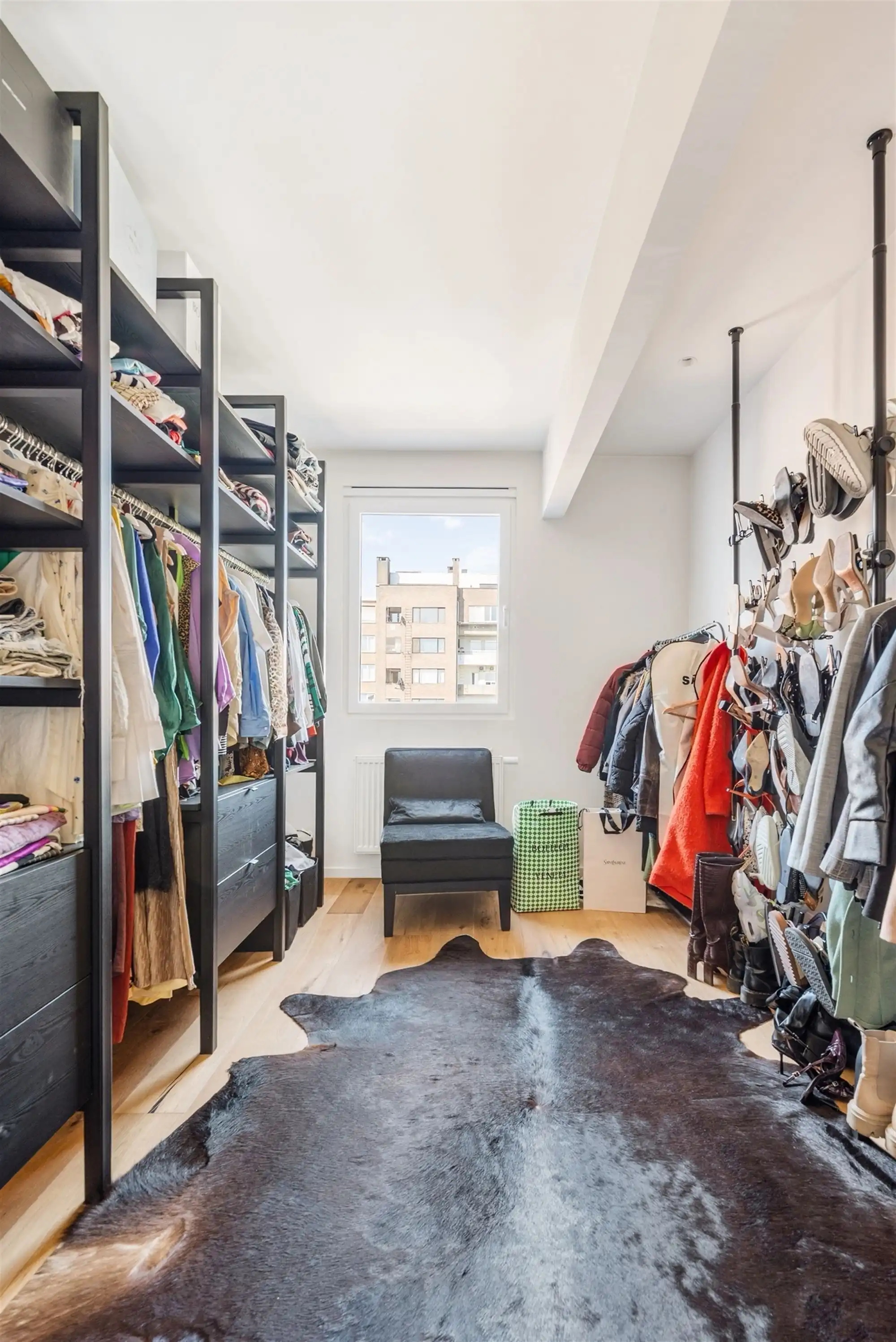 Ruim gemeubeld dakappartement met 3 slk's en terras foto 15
