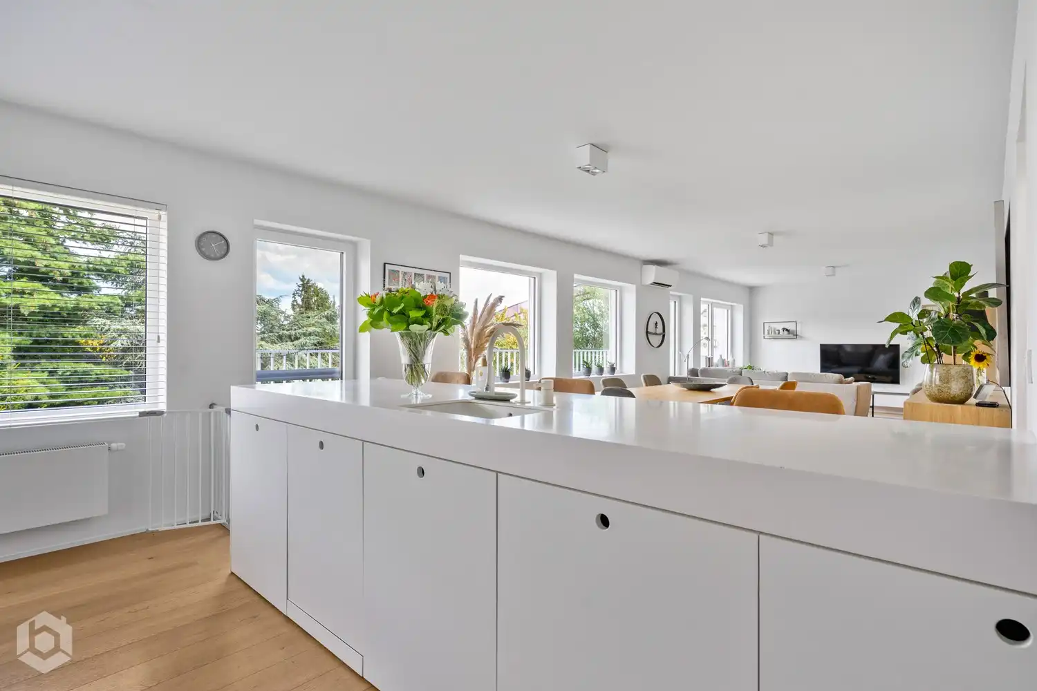 Ruime penthouse met 2 slpkrs, royaal dakterras en ruime garage foto 6