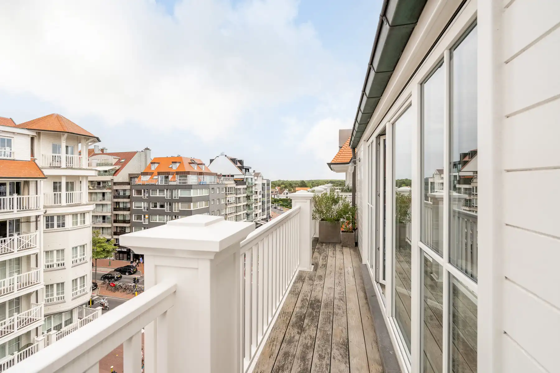 Gemeubeld instapklaar duplexappartement gelegen Lippenslaan foto 3