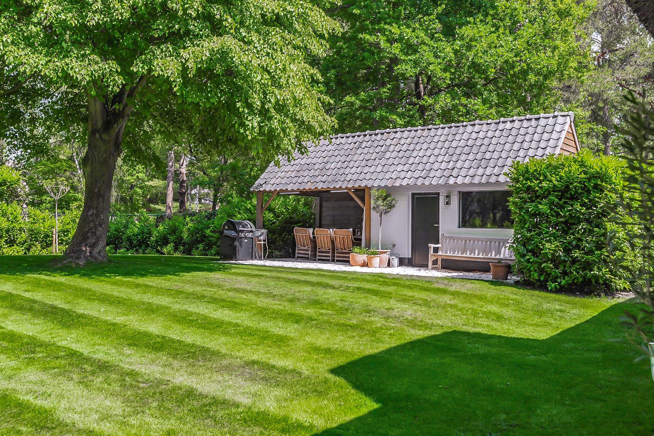 Recent gerenoveerde rietgedekte villa vooraan Schilde dorp! foto 13