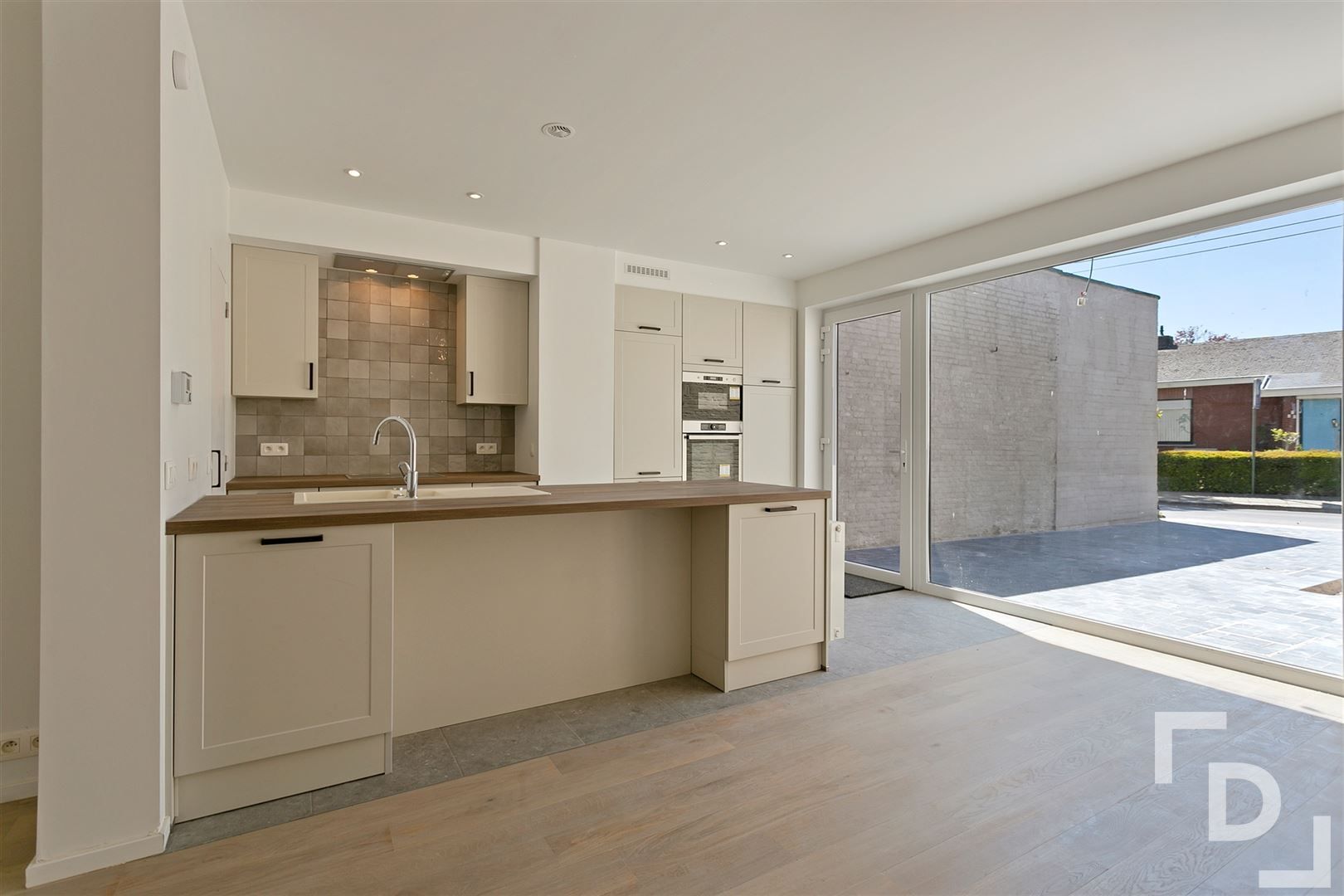 Instapklare rijwoning met uitgang achteraan foto 5