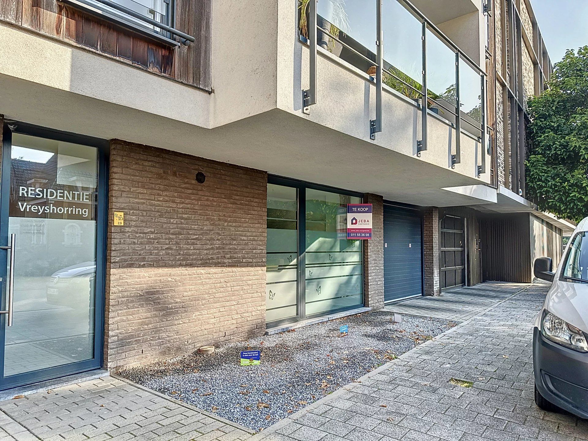 Gelijkvloers appartement vlakbij het centrum van Lommel met 1 slaapkamer inclusief garage en berging. foto 20