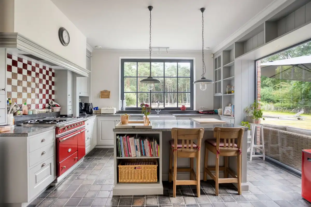 Exclusieve villa met oa 5 slaapkamers en verwarmde zwemvijver  op 2.070 m². foto 10