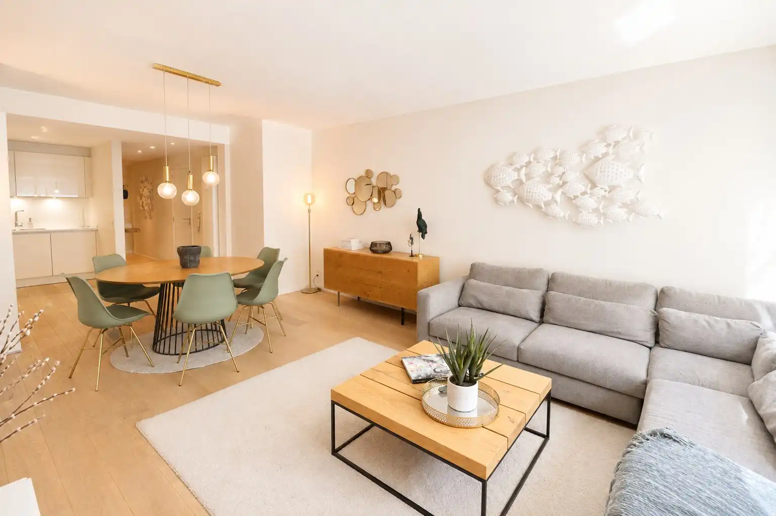 Instapklaar appartement met twee volwaardige slaapkamers op centrale ligging. foto 2