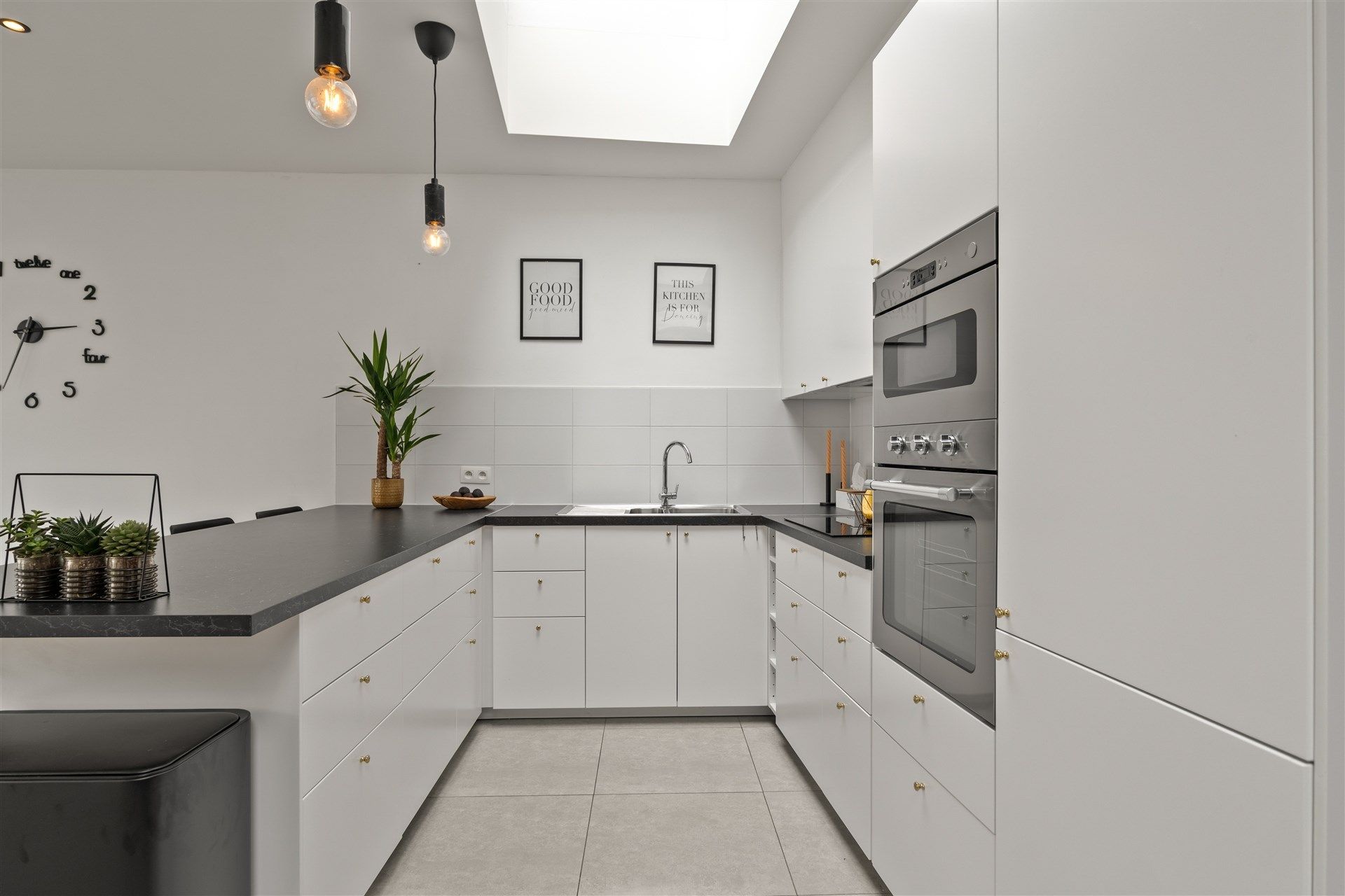 Moderne gezinswoning met 3 slaapkamers en bureau.  foto 8