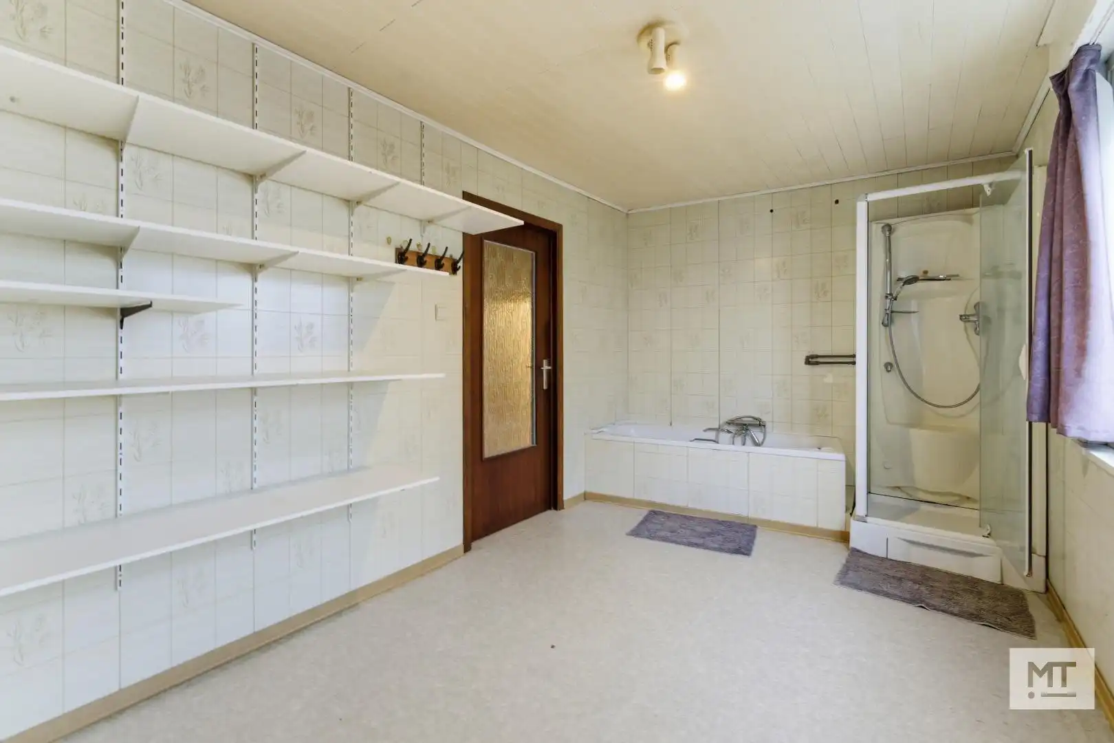 Bijzonder ruim gebouw met magazijn in de dorpskern van Zandvoorde (Zonnebeke) foto 12