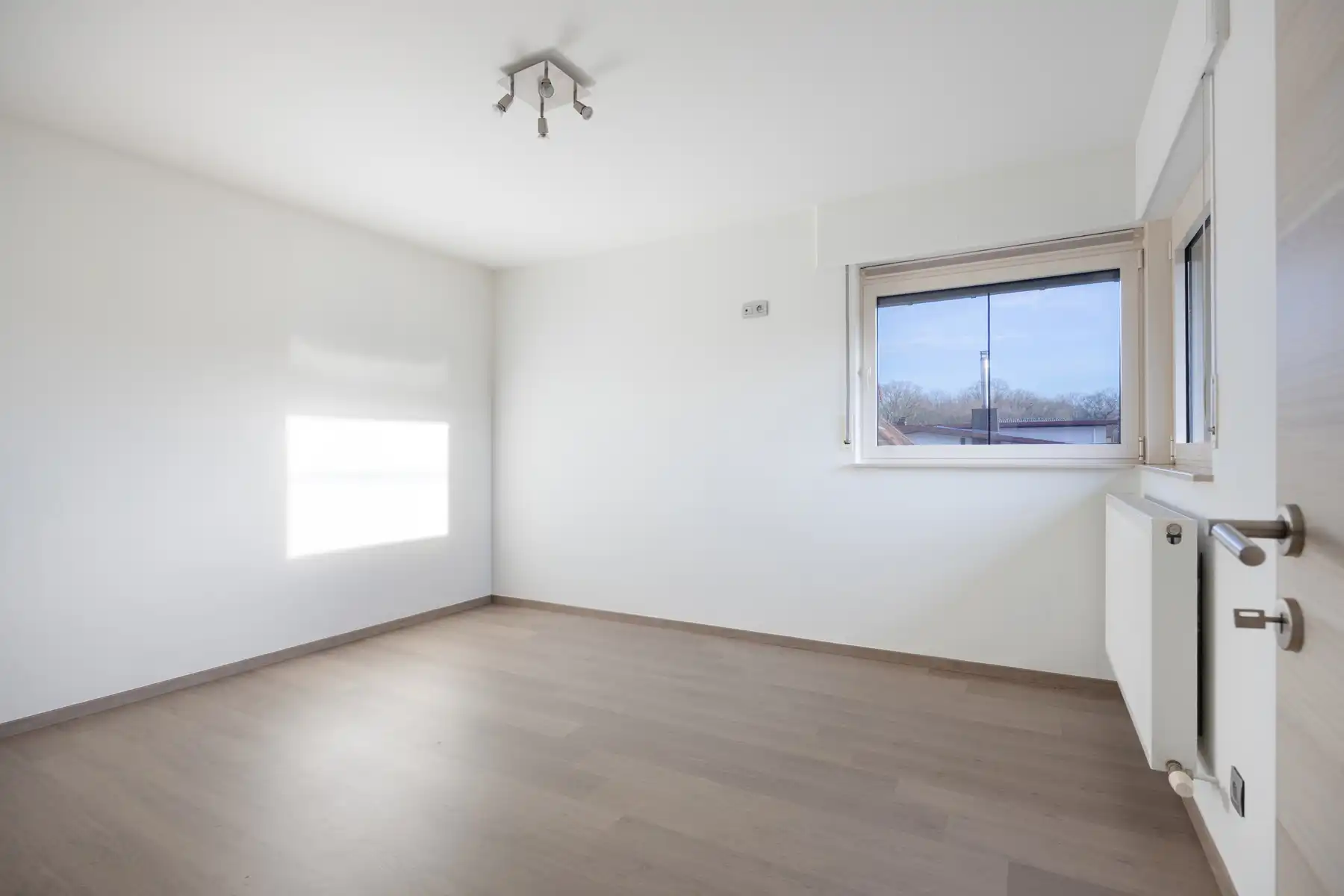 Luxueuze woning met 4/5 slpk. op 11a90ca in Neeroeteren.  foto 30