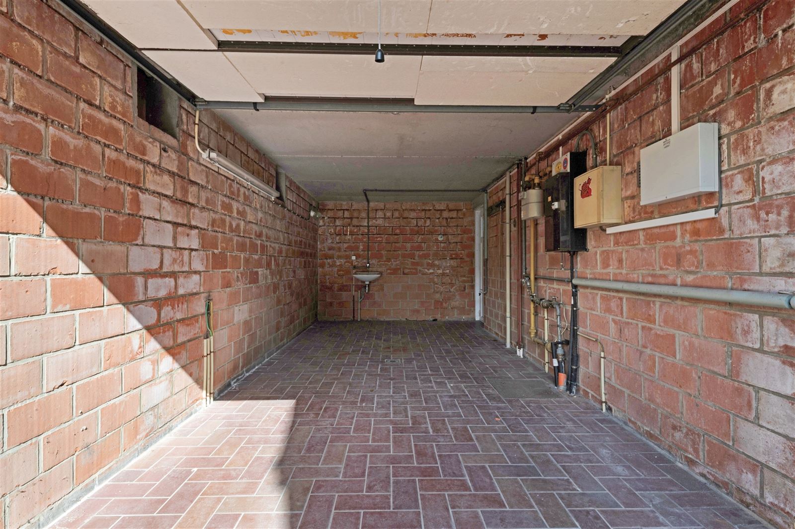 Lichtrijke woning met tuin en garage foto 16