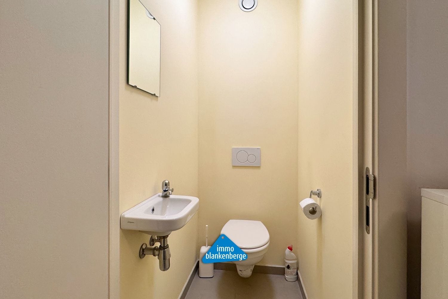 Ruim en modern appartement met twee slaapkamers foto 19