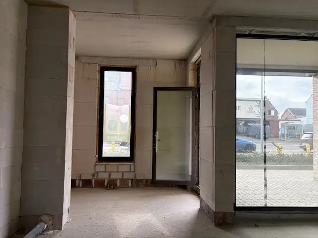 SINT JORIS WINGE HANDELSRUIMTE 71 m2 + terras foto 12