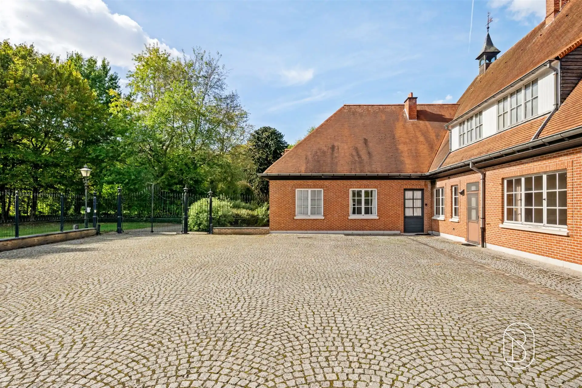 Landhuis-villa in Deerlijk omgeven door groen met 4 kamers foto 6