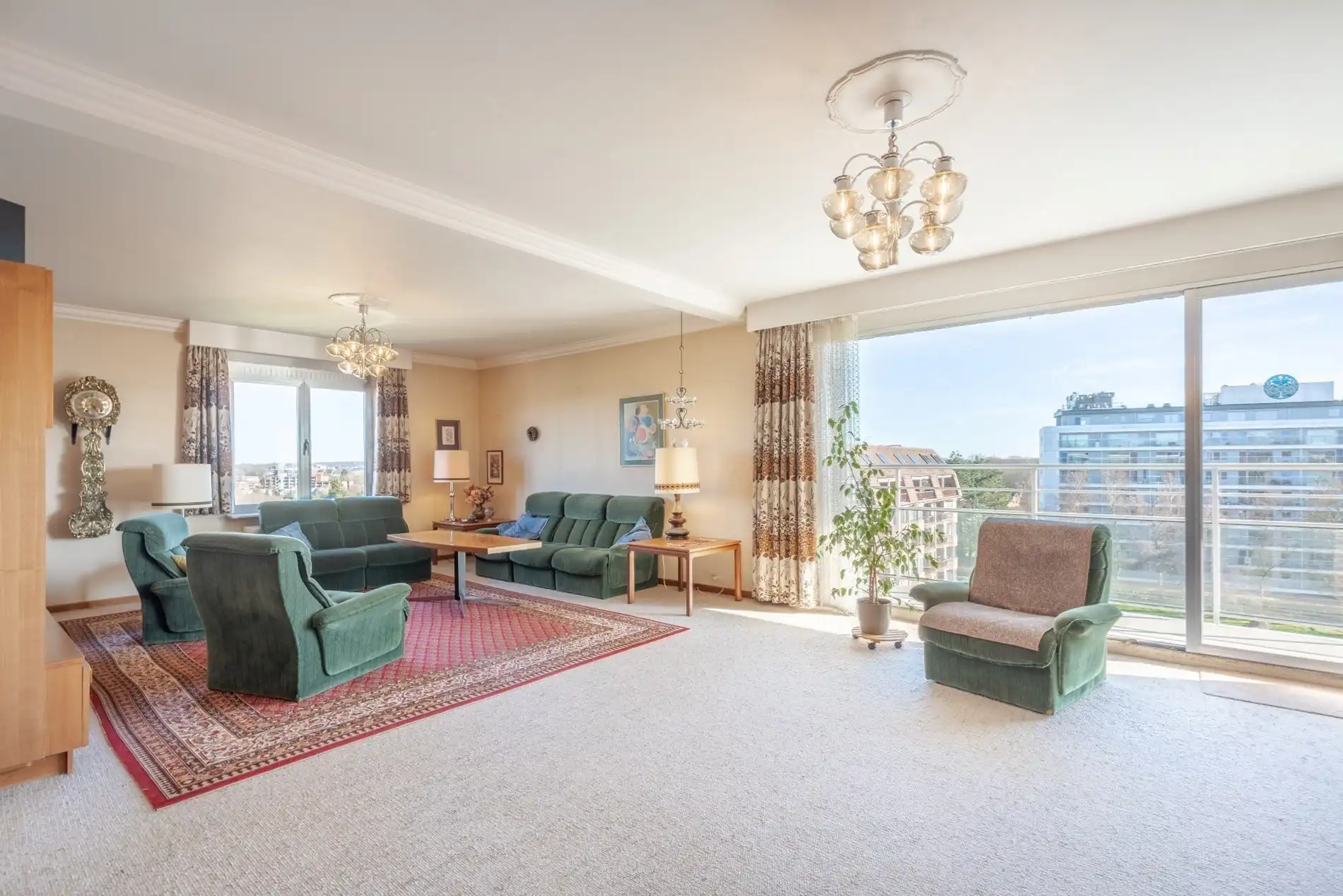 Lichtrijk appartement met panoramisch zicht foto {{pictureIndex}}