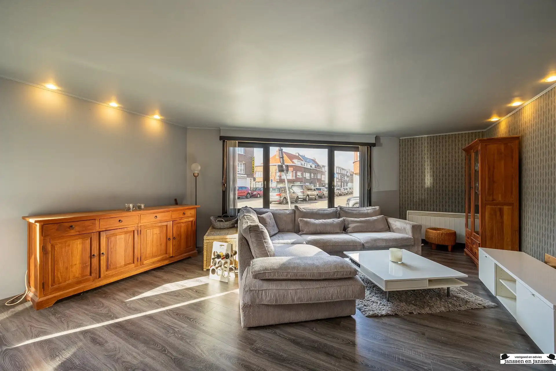 Deels gerenoveerd appartement in het centrum van Merksem! foto 5