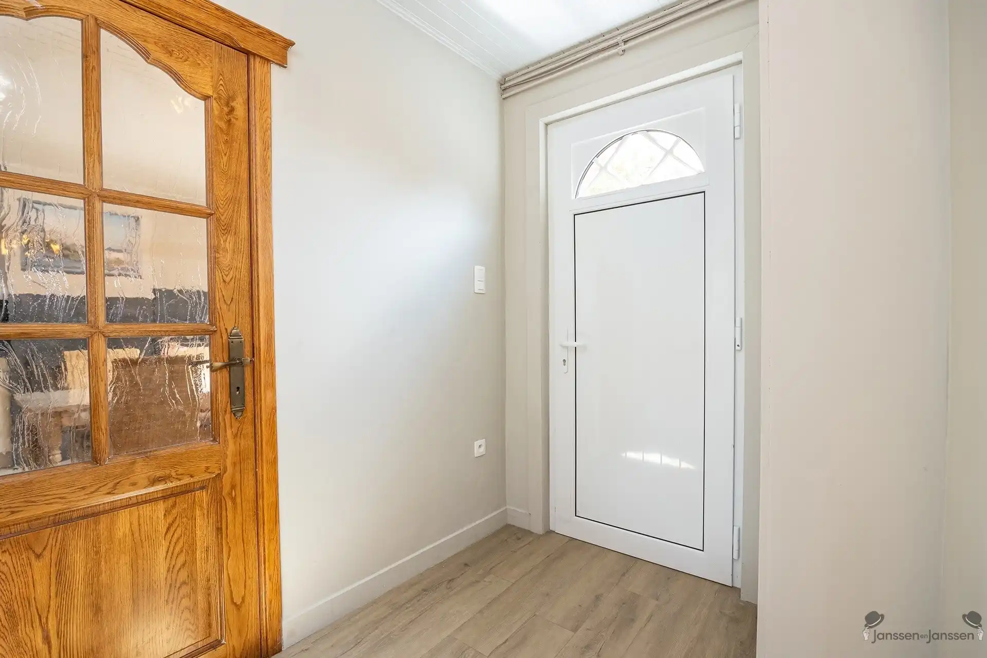 Landelijke woning met mooi uitzicht en weide foto 5