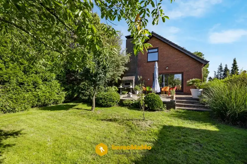 HUIS MET 5 SLAAPKAMERS EN DUBBELE GARAGE TE KOOP IN WACHTEBEKE foto {{pictureIndex}}