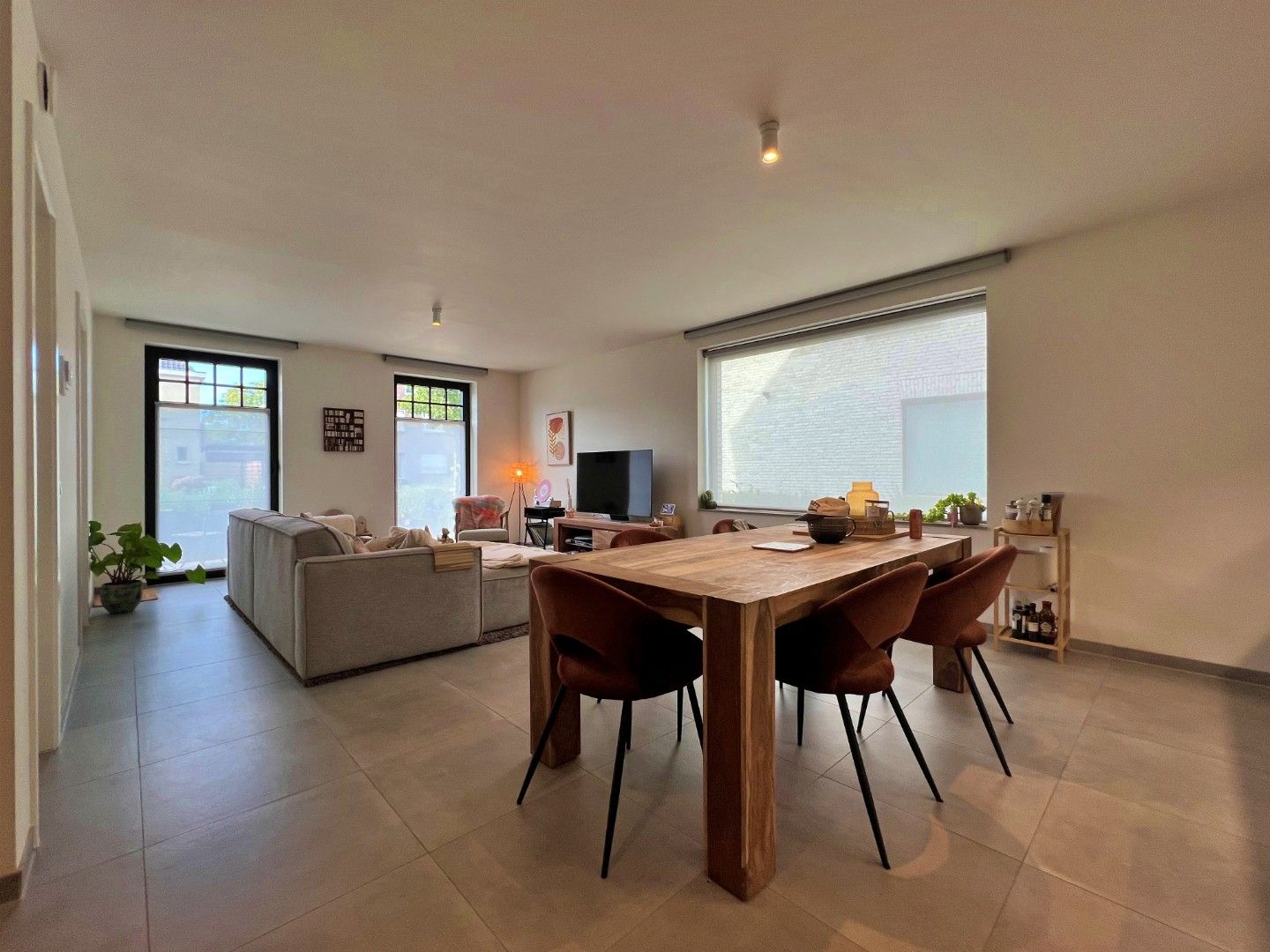 Gelijkvloers 2-slaapkamer appartement met terras, carport en staanplaats foto 5