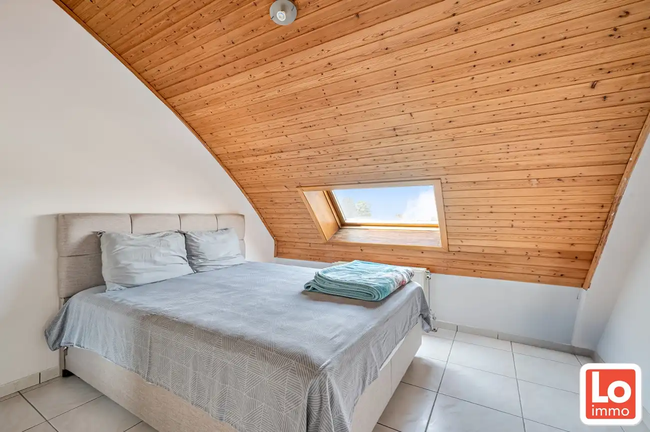 Mooi gelegen op te knappen appartement met 2 slpks, terras en autostaanplaats in centrum Lochristi foto 11