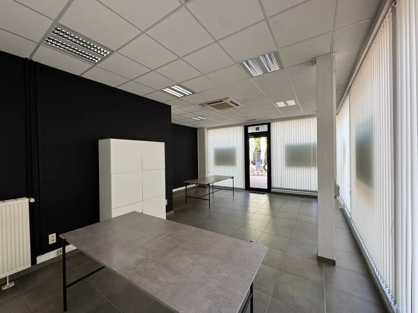 Leuk handelspand met grote vitrine te Sint-Truiden foto 4