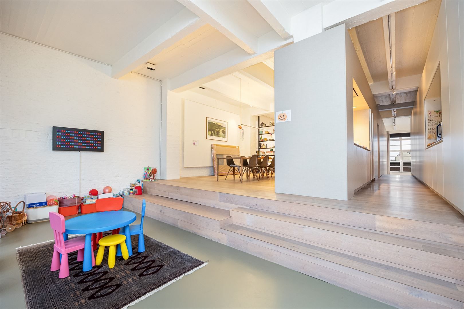 XXL loft met industriële ziel en terras foto 9