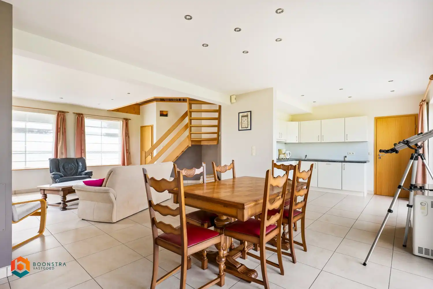 Instapklare woning met 4 slpkrs op perceel van 1122m² in regio Waimes foto 6
