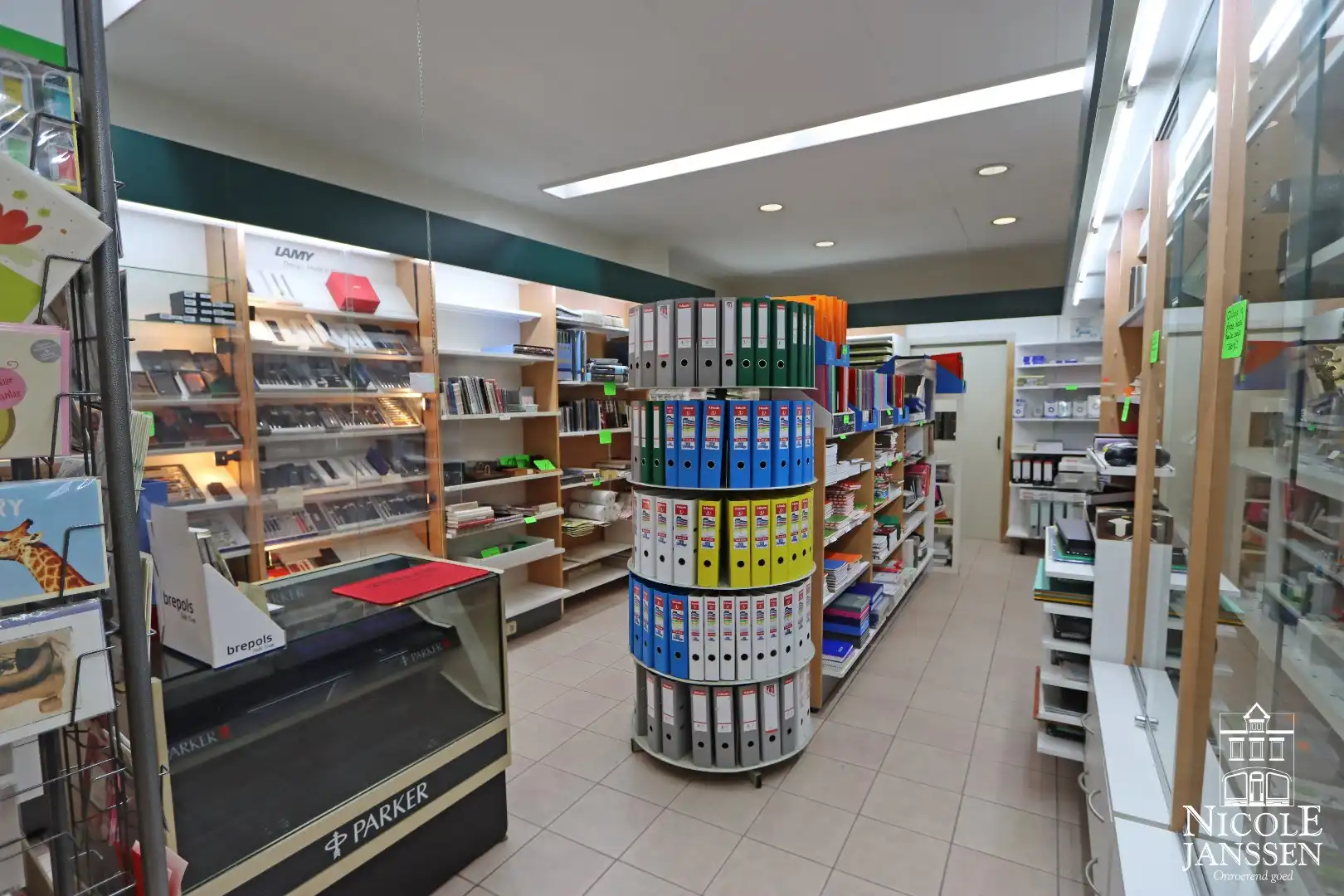 Gelijkvloers handelspand/kantoorruimte foto 6