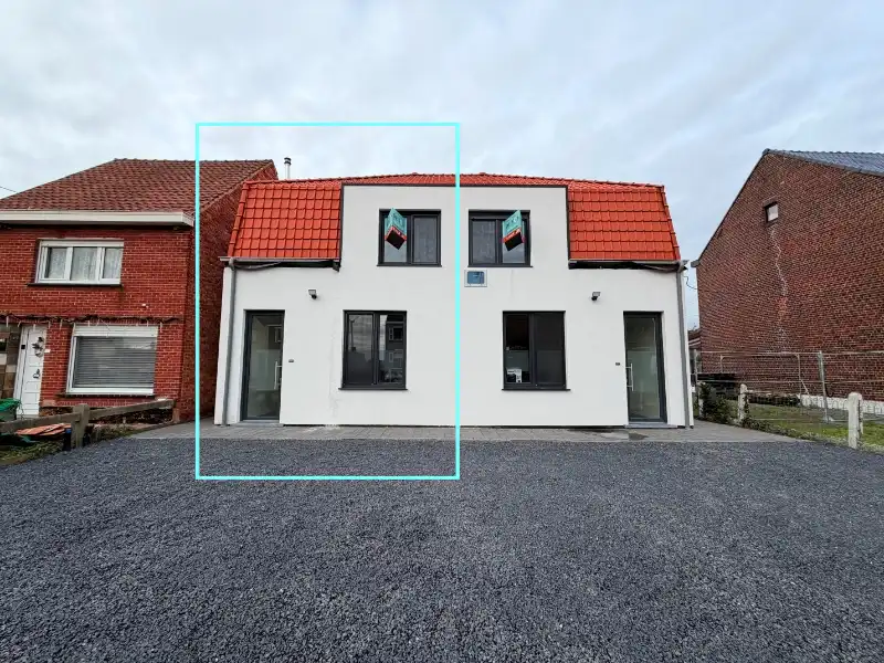 Gerenoveerde halfopen woning te huur in Doornzele foto {{pictureIndex}}