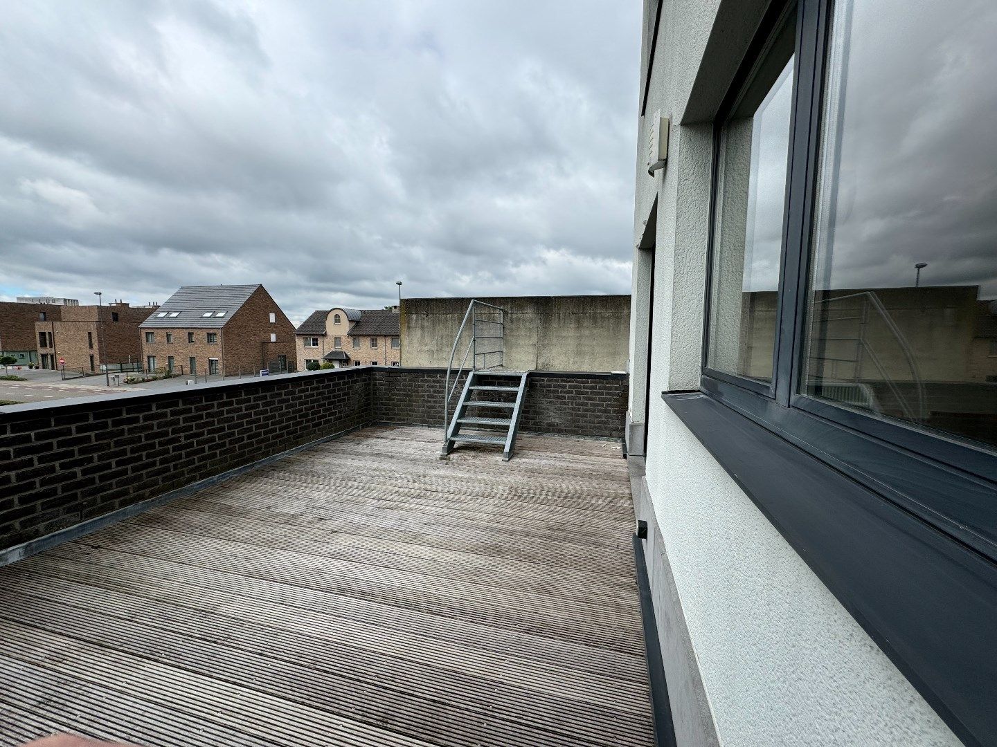 Duplex appartement met 3 slaapkamers en 2 autostaanplaatsen in hartje Beringen foto 7
