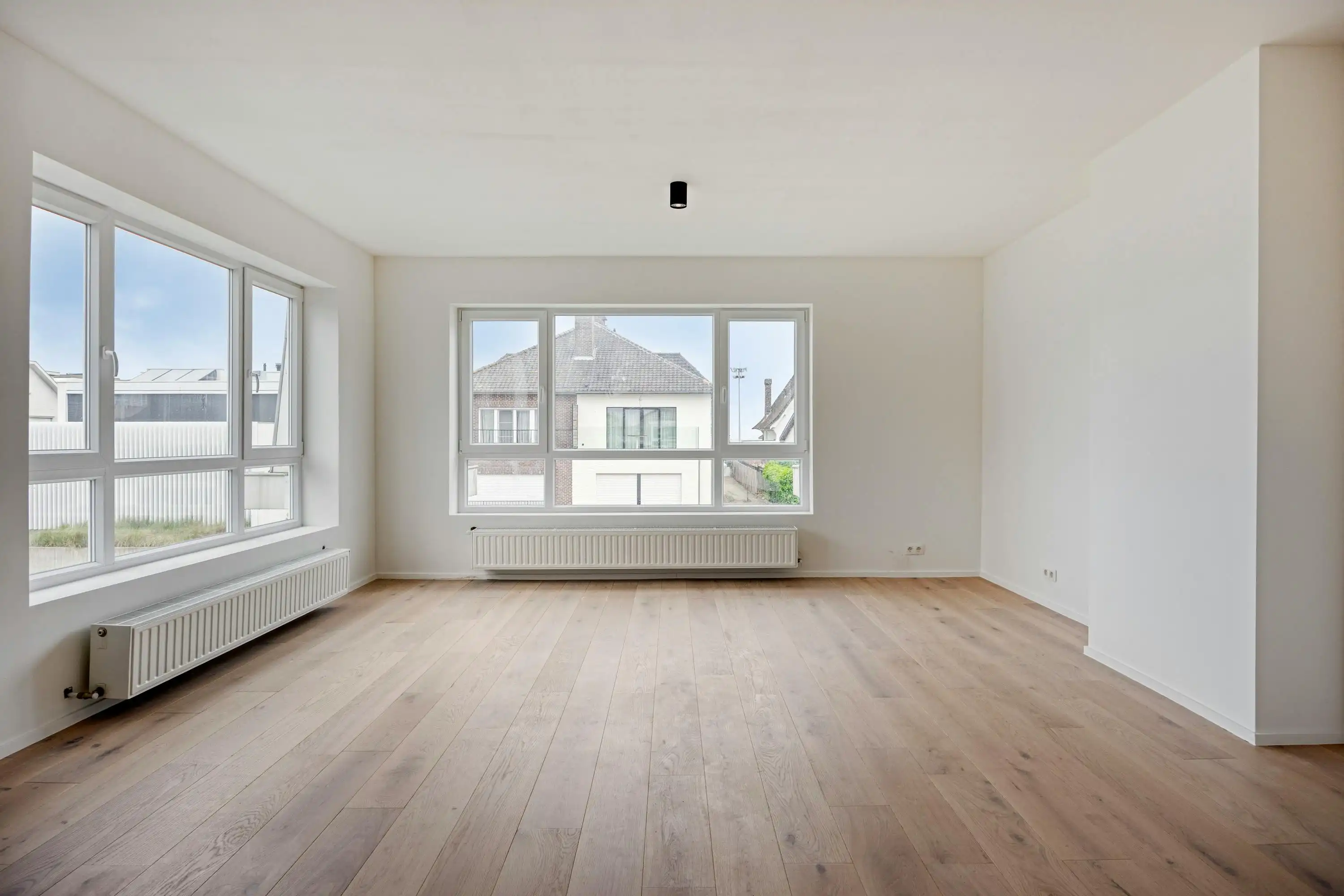Gerenoveerd 3 slaapkamer appartement te koop in Zeebrugge foto 3