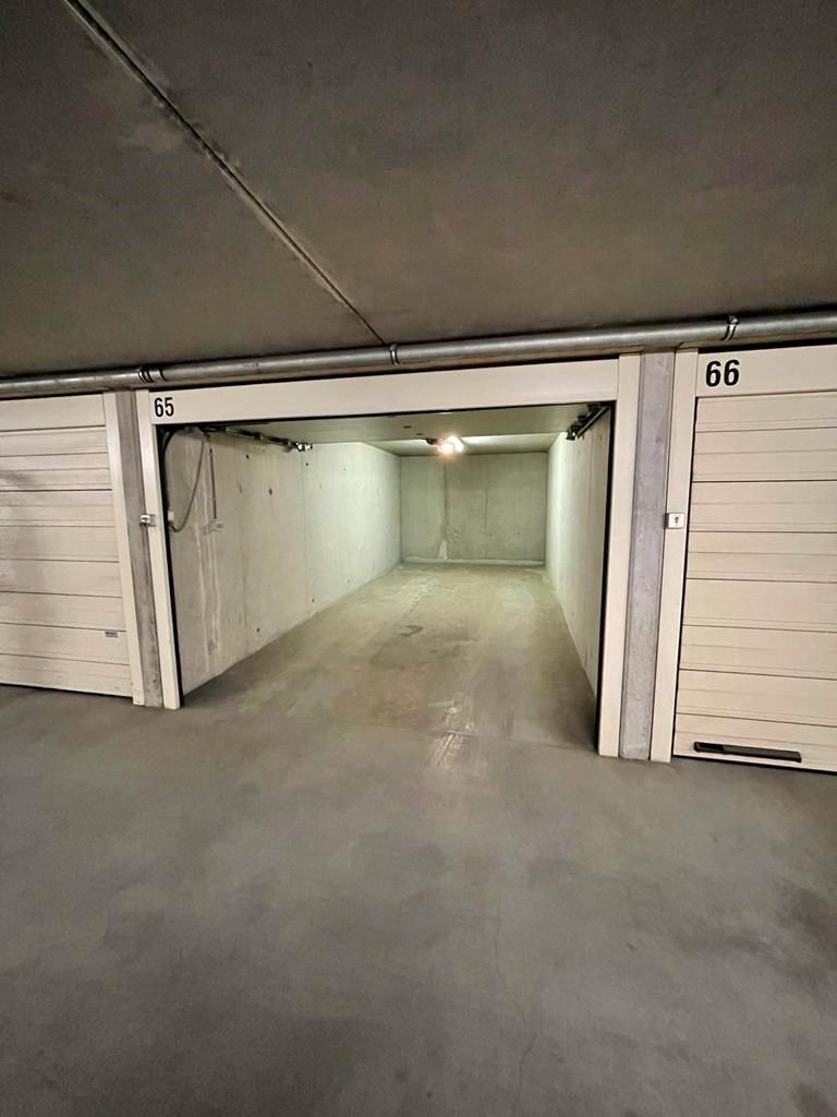 Ruime garagebox vlakbij Zeedijk foto 2