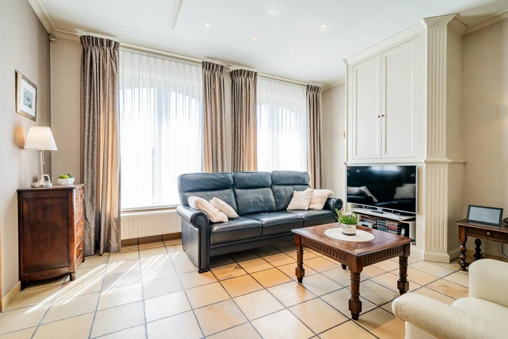 Charmante en bijzonder ruime woning met prachtige tuin en 3 slaapkamers foto 3