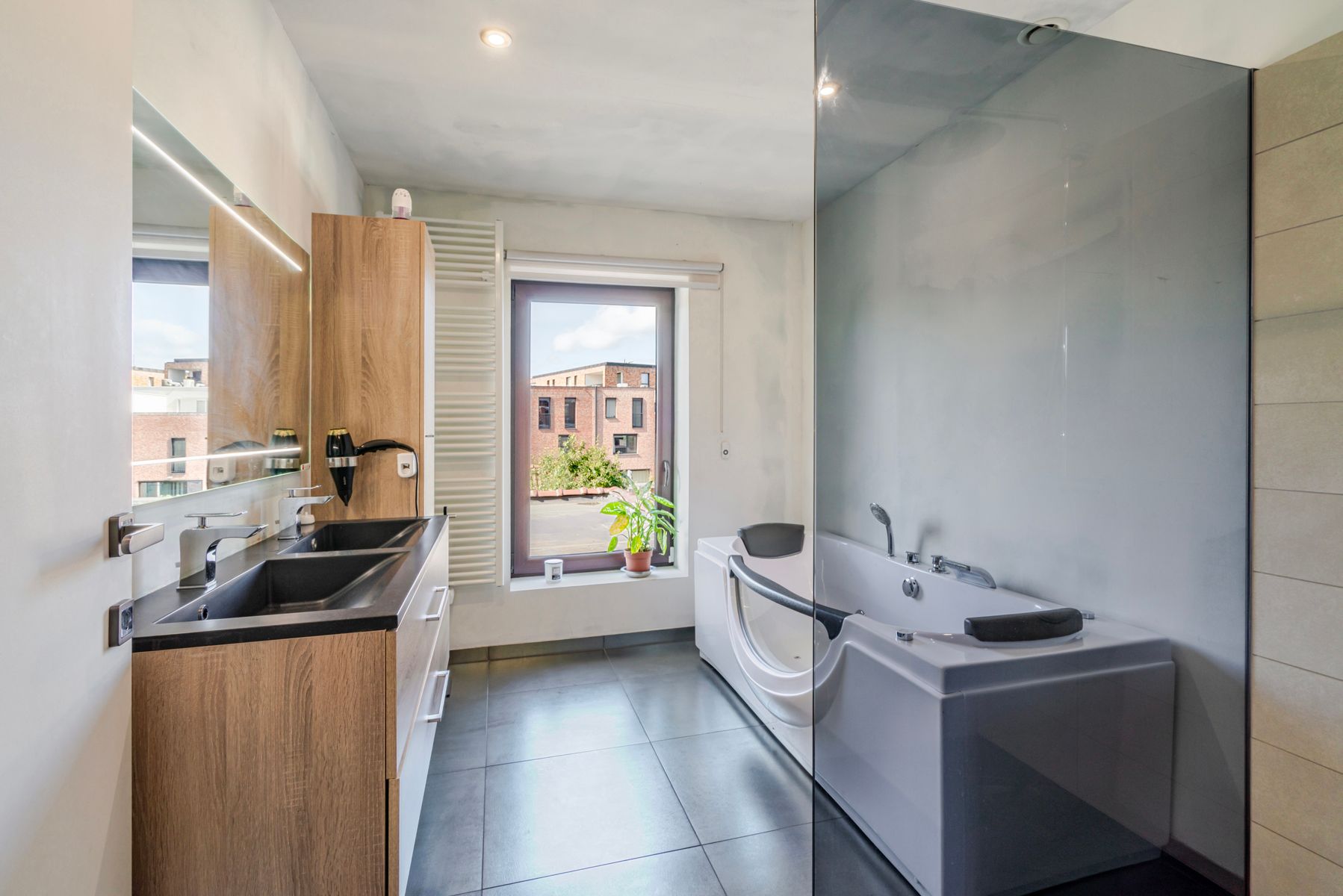 Instapklare woning met 6 slaapkamers en 2 badkamers  foto 12