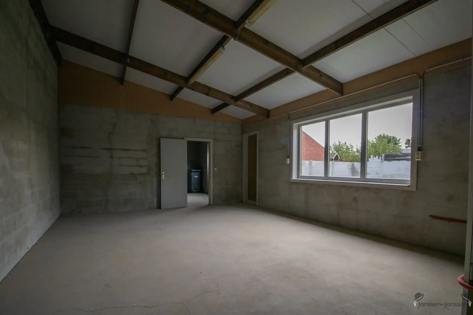 Ruime gerenoveerde gelijkvloerswoning op 544 m² met min. 3 slaapkamers en extra functionele ruimtes foto 13